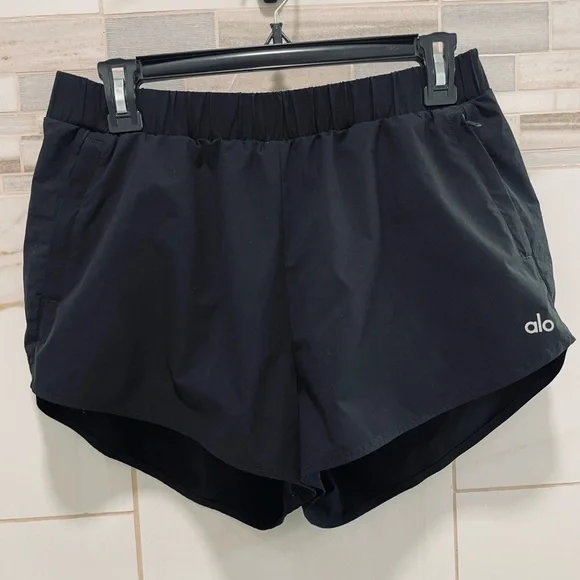 ALO Playmaker Dolphin Short zippered pockets - Picture 5 of 9